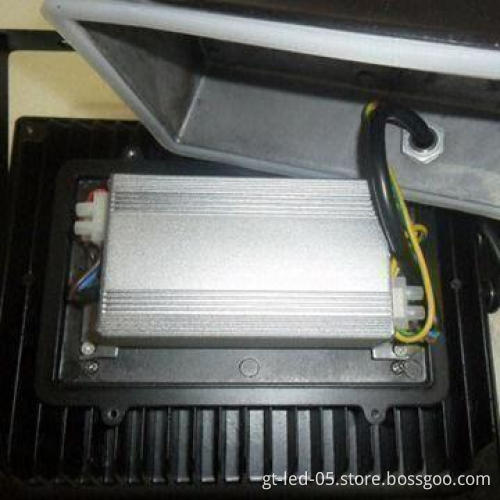High-lumen Output 100W LED Floodlight with High-lumen Intensity